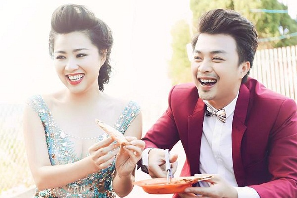 Nữ diễn viên Lê Khánh trẻ trung rạng ngời bên chồng